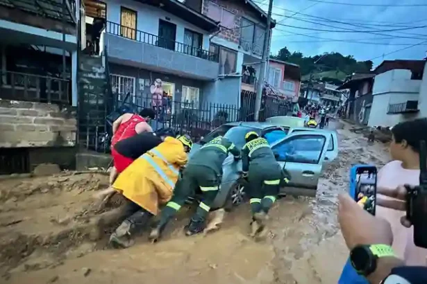 Landslide in Sabaneta causing casualties and emergency response efforts.