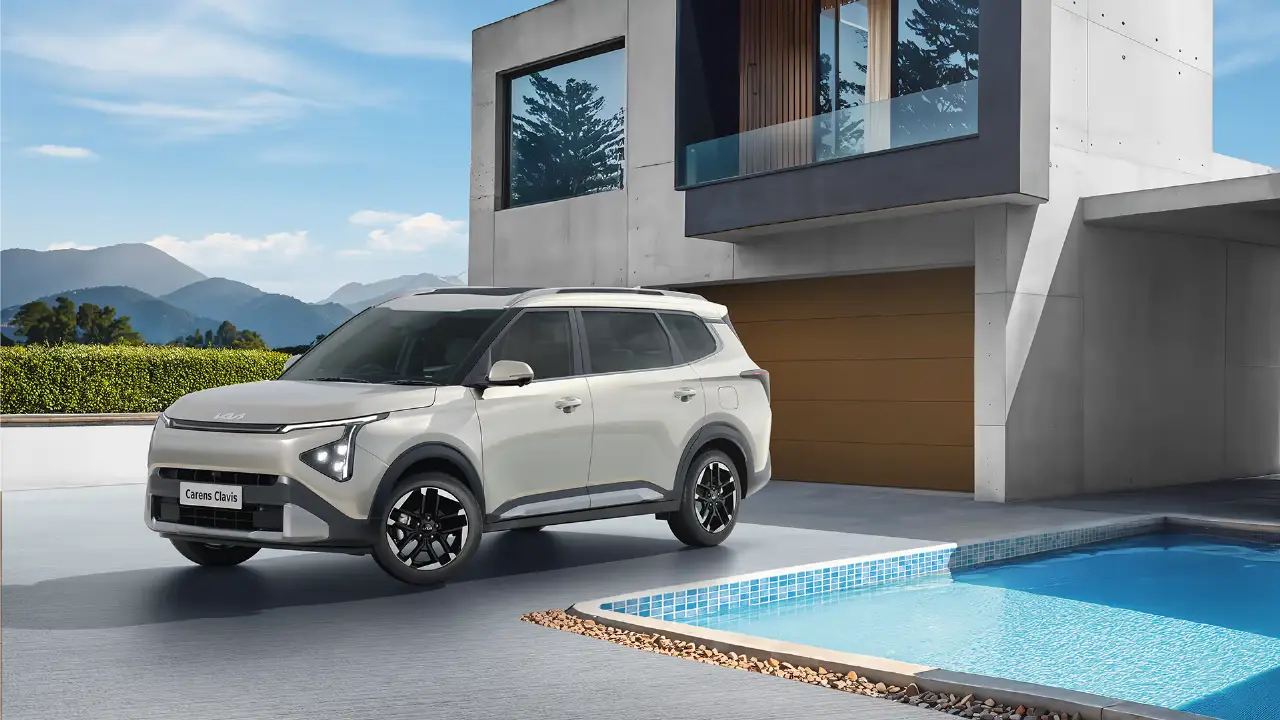 Kia Carens Clavis Electric family SUV upcoming launch in India 2025