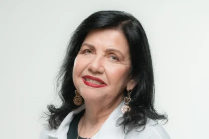 Mariangela Hungria, microbiologist, awarded for eco-friendly farming innovations.