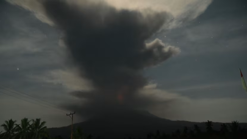 A photo of ash billowing from Mount Lewotobi Laki-laki on May 19, 2025. (Photo: MAGMA Indonesia)